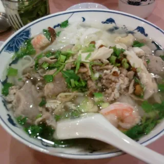 1. Combination Rice Stick Soup