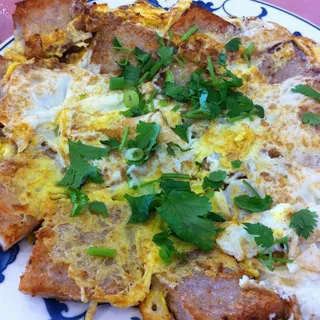 30. Fried Taro Flour Cake with Egg Peanut