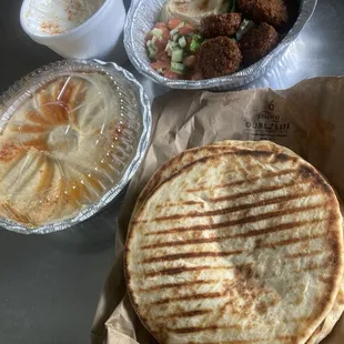 Hummus large, falafel, garlic toum