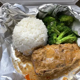 Deep-Fried Salmon Topped with Curry Sauce