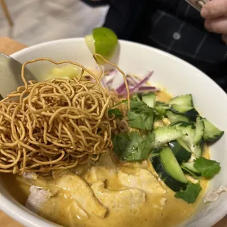 Egg Noodle with Chicken Curry/Khao Sowy