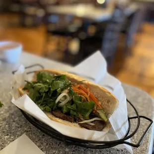 Beef Bahn mi