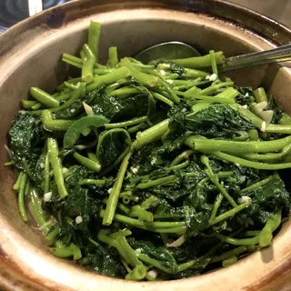 Ong Choy with Garlic