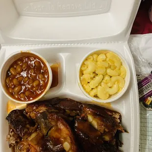 Tip dinner with macaroni and cheese and baked beans