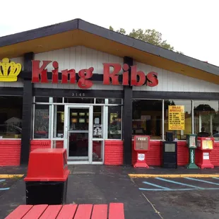 outside, pizza