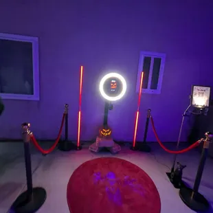 Small setup. Perfect size for everyone. Easy to use. You can place it anywhere.