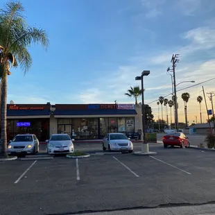 Horrible customer service, rude to customers. And played dumb about questions regarding the donuts. If this is the new management it sucks