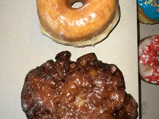 D & H Donuts & Sandwiches