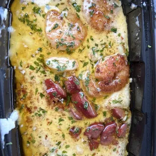 Shrimp n grits! Highly recommend! So much flavor!!!
