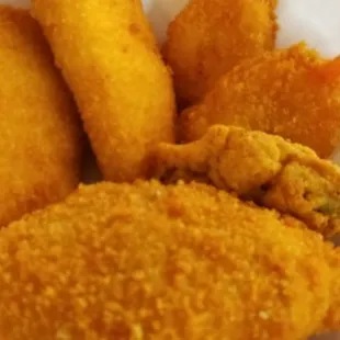 #23 2 shrimp, 2 fish, 2 oyster and 1 crab Combination plate!