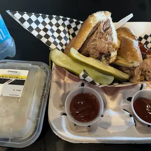 Brisket sandwich w/ coleslaw