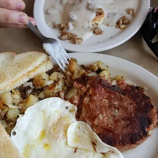 a plate of breakfast food