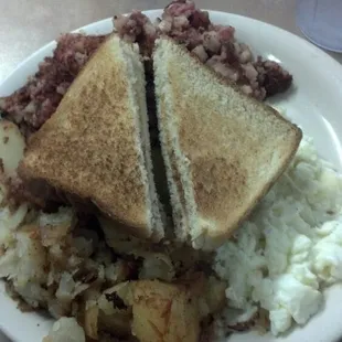 Corned beef hash, egg whites, home fries, and toast. Nice size portions and good service.