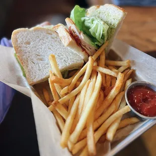 Turkey Sandwich with Sundried tomato's and pesto