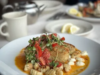 Salty's on the Columbia River