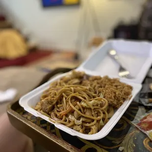 Chicken lo mein dinner special