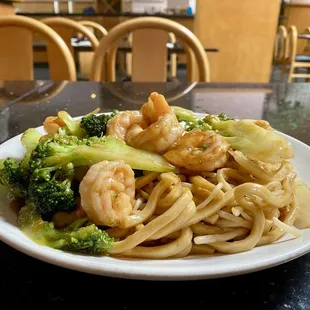 Shrimp and broccolli + chow mein lunch special
