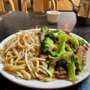 Beef and broccoli lunch special work chow mein