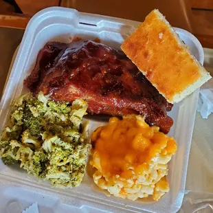 Ribs, Mac n cheese, broccoli, tender ribs