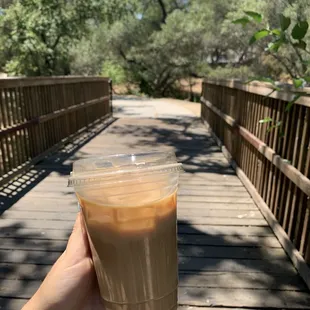 vanilla latte w oat milk
