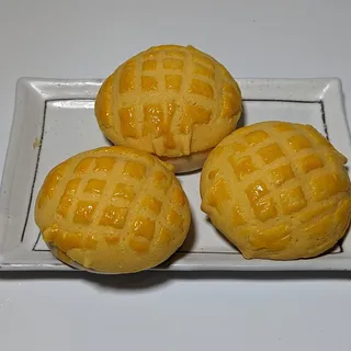Baked Pineapple Custard Bun (3)