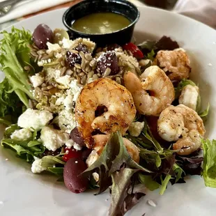 Mediterranean Salad with Shrimp