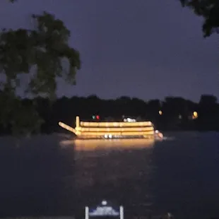 Belle of Louisville at night