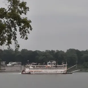 Belle of Louisville cruising by
