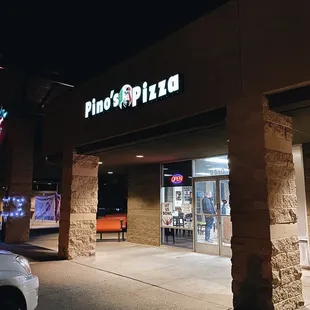 Exterior says Pino's Pizza, but it's actually Kingpin now.