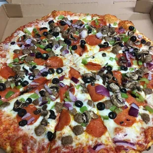Kingpin Deluxe 16" X-Large Pizza- Pepperoni, Sausage, Olives, Onions, Bell Pepper and Mushrooms