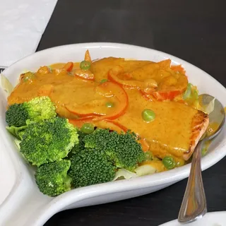 Grill Salmon with Panang Curry Sauce