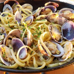 Linguine with clams