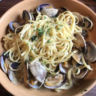Manila clam linguine