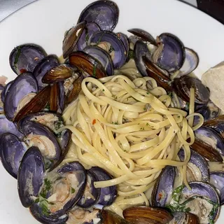 Linguini With Prince Edward Island Mussels
