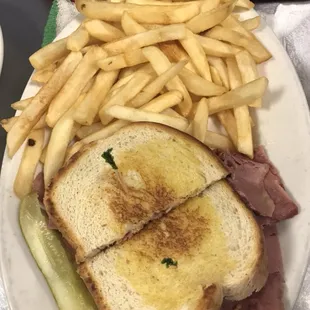 Corned beef &amp;cheese