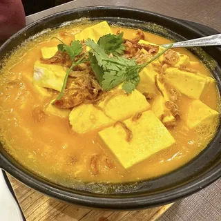 Crab Roe Braised Tofu Claypot