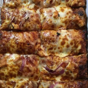 Large barbecue chicken pizza with maybe 11 small pieces of chicken, very underwhelming!!!