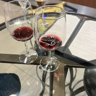 Tasting red and white wine