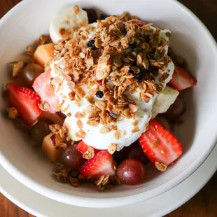 Yogurt granola fruit bowl