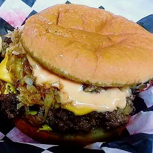 Reuben Burger:
Our delicious 7 oz cheeseburger topped with grilled sauerkraut and onions with Thousand Island dressing