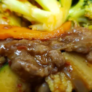 Beef in garlic sauce up close