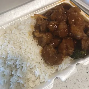 Orange chicken with white rice