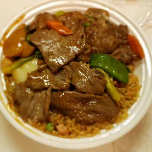 That&apos;s right, just slap the beef with veggies on top of the pork fried rice and you wonder why the rice is mushy