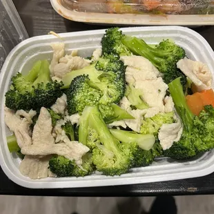 Steamed chicken w/broccoli