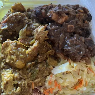 Curry chicken, oxtail, rice & beans + cabbage