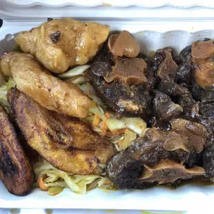 Small oxtail plate with veggies, plantain and spinners.