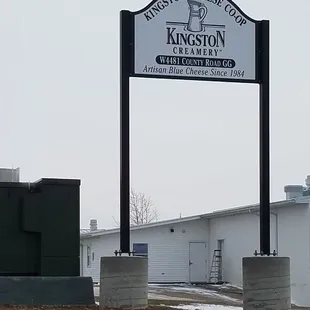 a sign for kingston creamery