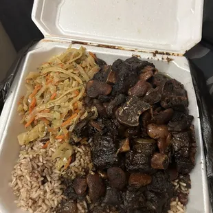 Braised oxtails, cabbage with rice and beans