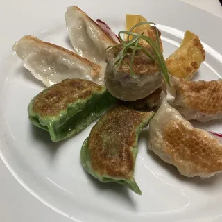 Dumpling sampler