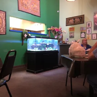 Does every Asian restaurant have an aquarium?